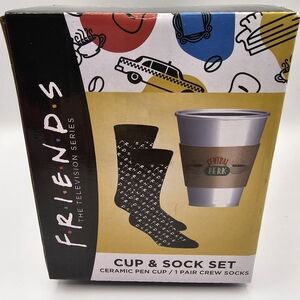 🆕️ Friends The Tv Series Cup & Socks Set